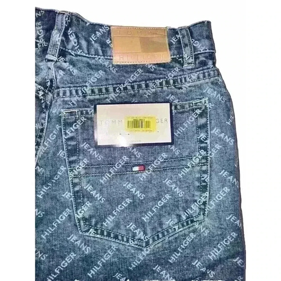 Tommy Hilfiger Women's Denim Shorts w/ All Over Graphic NWT Size 6‎ - Picture 3 of 4